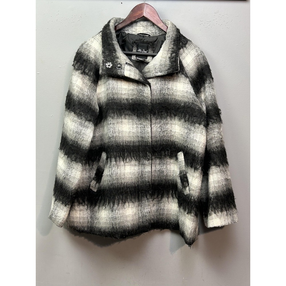 Me Jane Coat Womens Large Black White Plaid Wool Blend Fuzzy Zip Pockets‎ Boucle